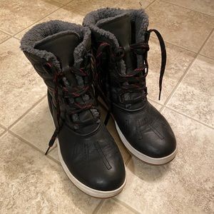 Snow boots